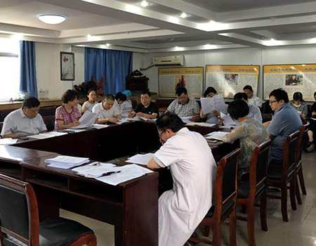 我院召开全面从严治党专题会.jpg