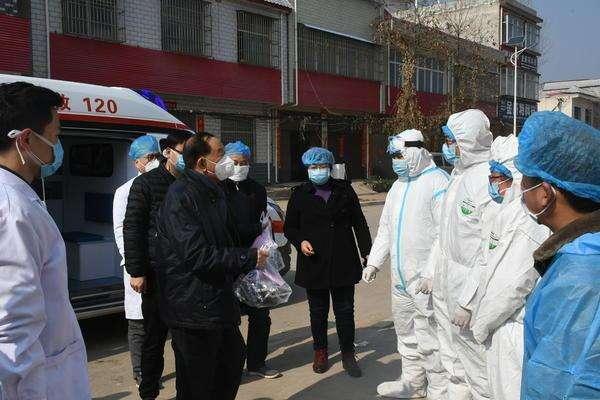 两位国医大师:一个献方,一个彻夜熬制中药96万袋 两位国医大师:一个献方,一个彻夜熬制中药96万袋